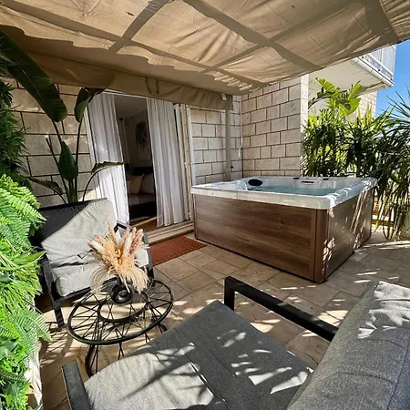 Cb Boutique Bed & Breakfast 4*